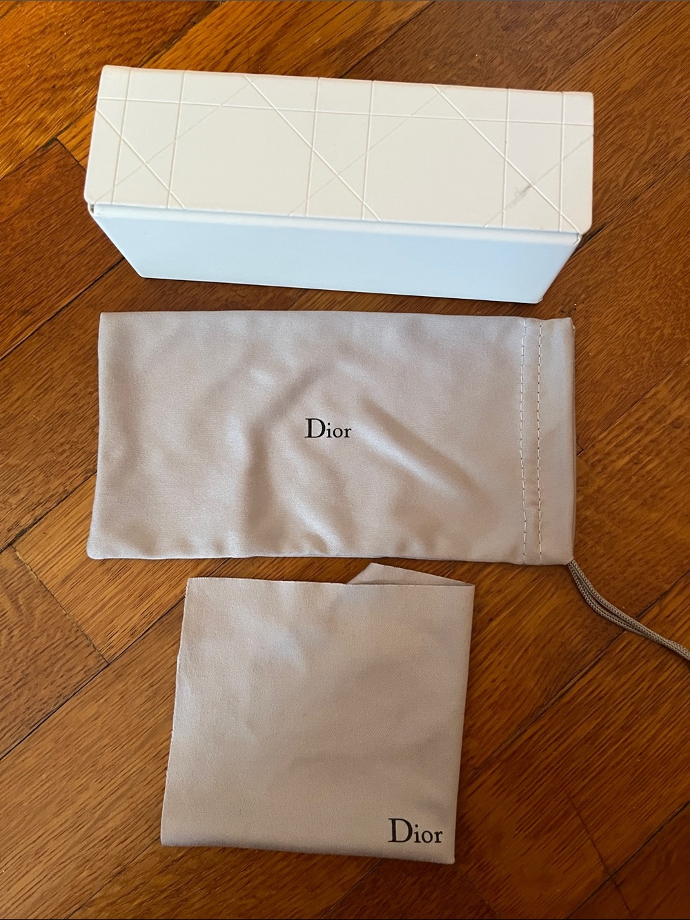 Dior White eyeglass case Box with Light Gray Dust Bag & cleaning cloth - Picture 2 of 3
